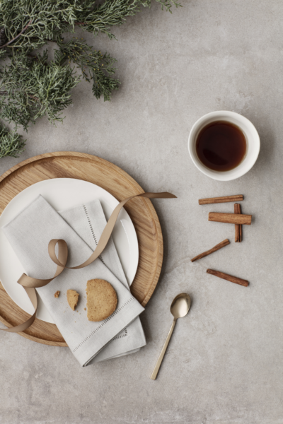 A04 Carl Hansen Basel Moebel Innenarchitektur 80450081 BM0703 plate oak oil 80100101 plate 80260233 napkin