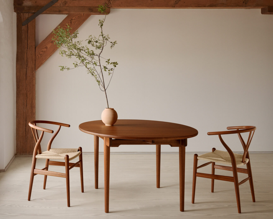 A04 Carl Hansen Basel Moebel Innenarchitektur CH24 mahogany oil CH337 mahogany oil 80280041