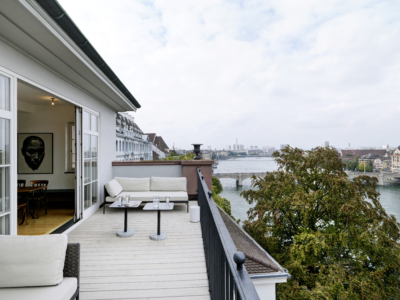 A04 moebel wohnen am rhein terrasse mittlerebruecke basel rhein roda outdoor lounge innenarchiitektur