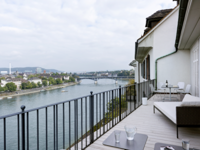 A04 moebel wohnen am rhein terrasse wettsteinbruecke basel rhein roda outdoor lounge innenarchiitektur